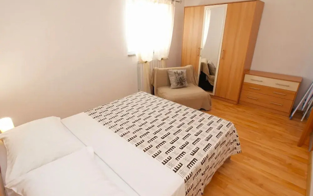 Apartment 440