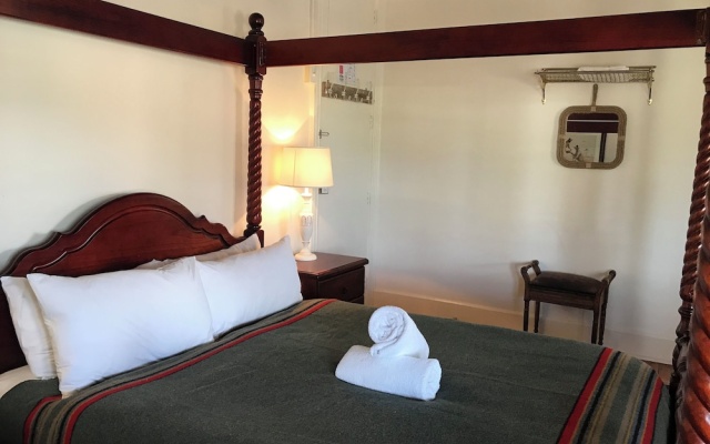 Royal Hotel Mandurama – Guest Rooms – Mandurama