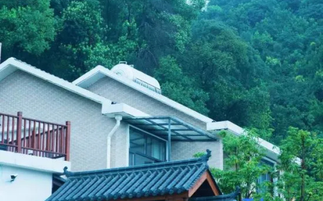 Lushan Commune – Outside – Changsha