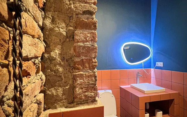 Black Tomato Hostel Kutaisi