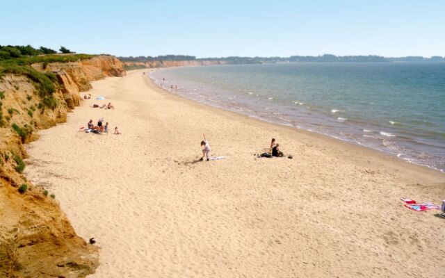 Les Petites Iles (PEI300)