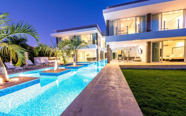 Ultra Modern Villa with Chef & Maid