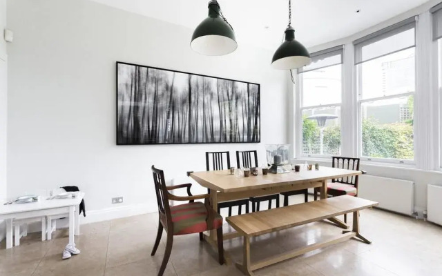 Cathcart Road IV by Onefinestay