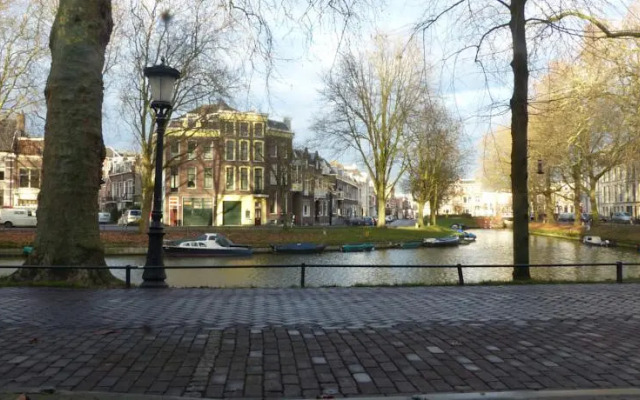 Bed & Breakfast -aan de Singel van Utrecht -