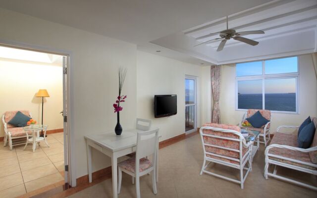 Golden Phoenix Sea View Hotel