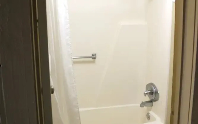Executive Inn & Suites