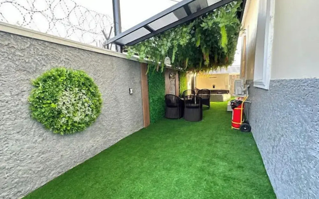 Zinq Bridge Aparments