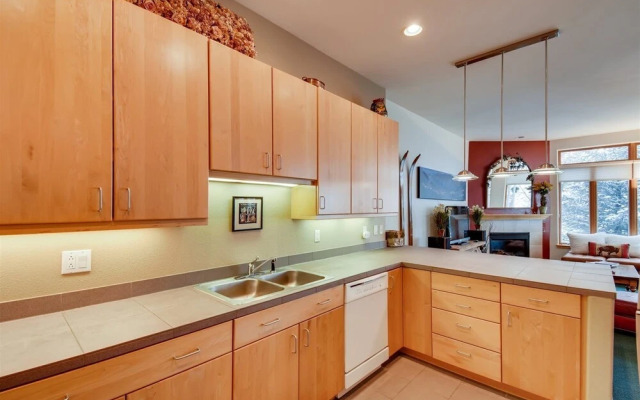 1-1220 Lionsridge Loop 3B