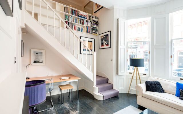 Chic Chelsea Home near South Kensington by UnderTheDoormat