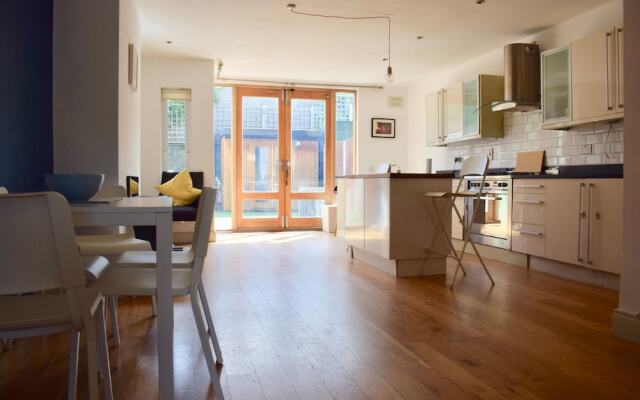 Spacious, Bright & Modern 3 Bedroom Family Home