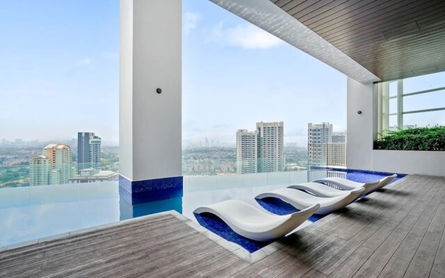 Deluxe2 Paradigm Mall