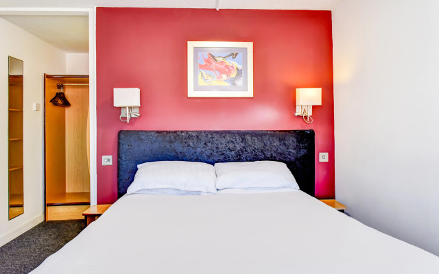 The Hotel Rafiya, Redditch