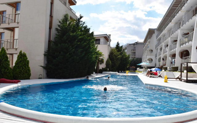 White Sails Apartments