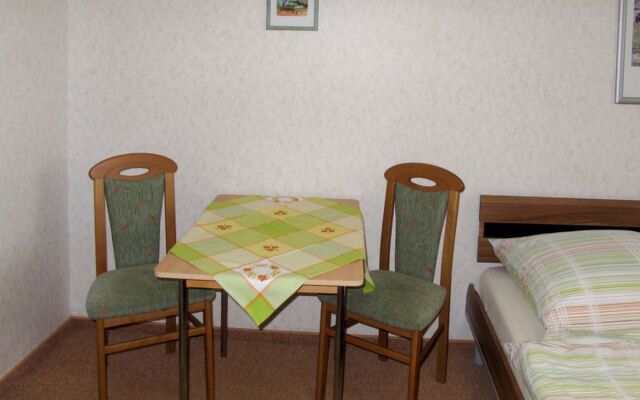 Apartment Am Park Raben Steinfeld