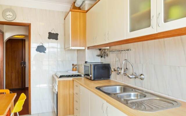 Lovely 2 Bedroom Duplex Apt w Terrace in Cascais