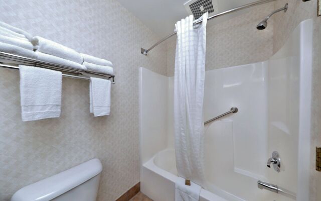 Lancaster Inn and Suites