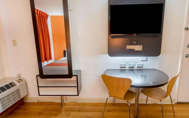 Motel 6 Irving, TX - DFW Airport North