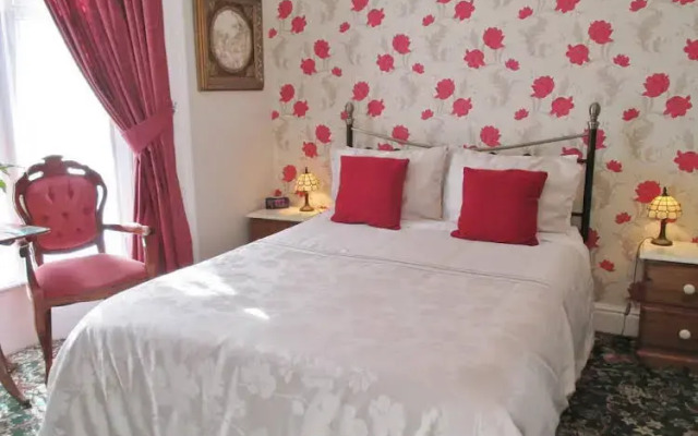 Kenwood Guest House — HOTEL IS CLOSED