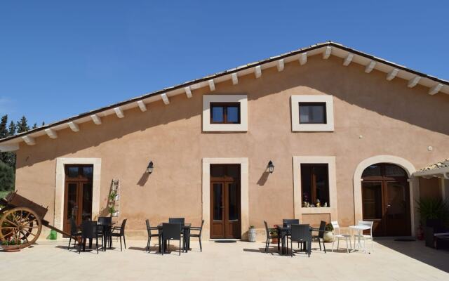Luxurious Holiday Home With Swimming Pool In Syracuse Italy