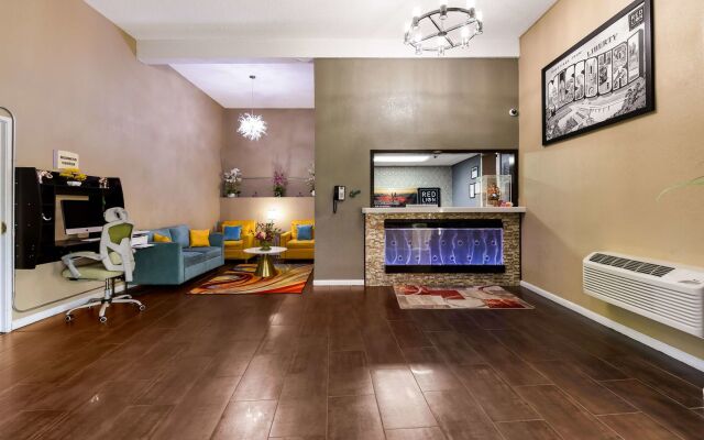 Baymont by Wyndham Liberty MO