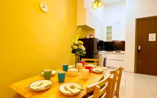 2BR DPristine 9 next to LEGOLAND FREE Parking