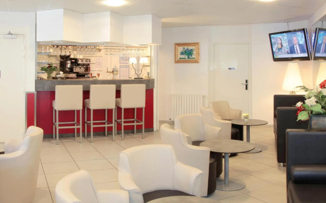 Hotel Notre- Dame de France