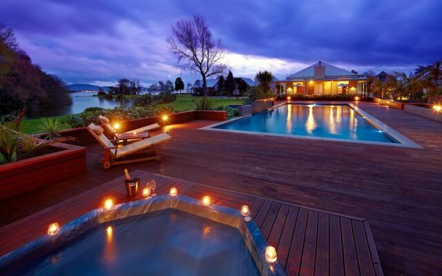 Twinlake Villas