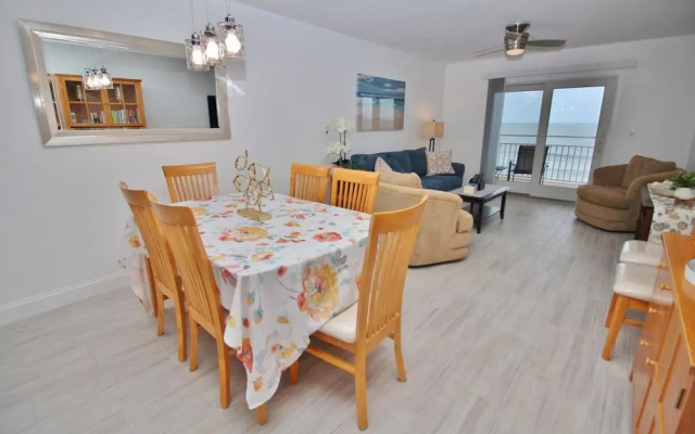 Sea Coast Gardens III 302