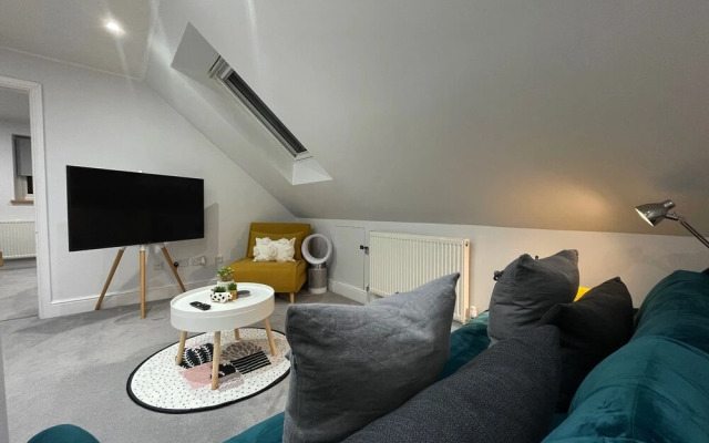 5 Star Unique Luxury Detached Apartment in Windsor