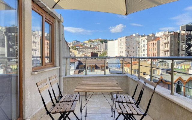 Stylish Duplex With Terrace 650 m to Galata Tower