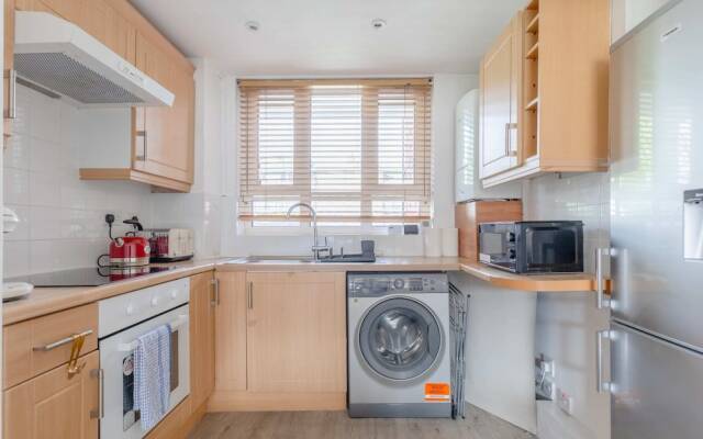 Spacious 3BD Flat, Close to Tube - Fulham!
