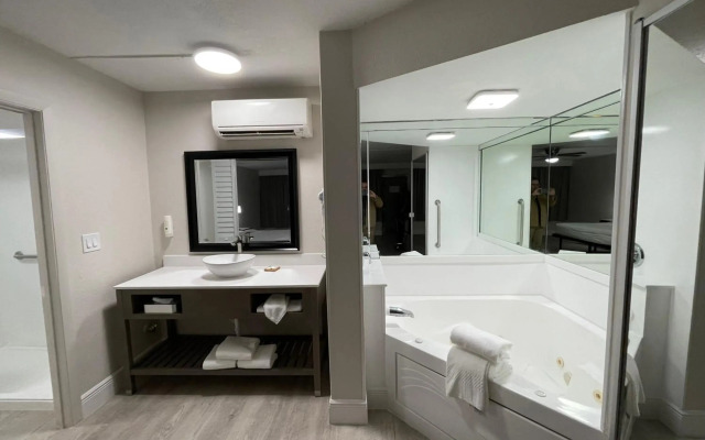 Quality Inn & Suites Airport/Cruise Port Hollywood