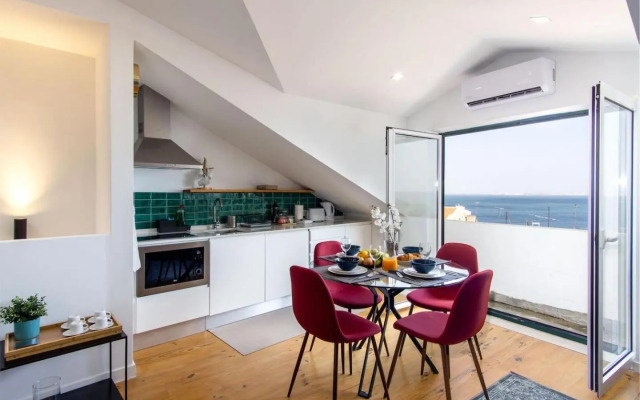 Lovelystay - Turquoise River View II