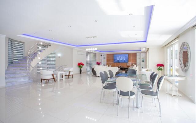 Villa Four Season 8