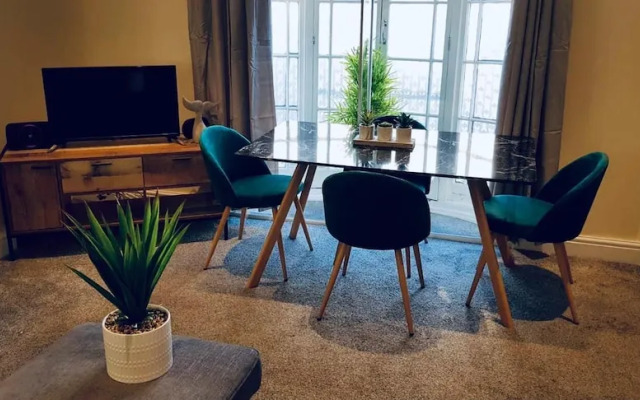 Three Bed Apt Beach View Brighton by Sojo Stay