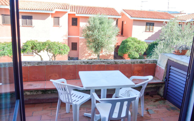 Apartment in Cannigione with garden