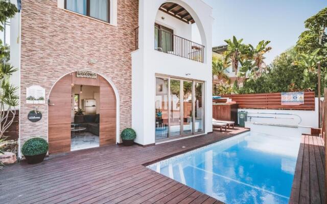 SunnyVillas: 4BR Villa☆Private Pool + Jacuzzi - Villa Amelie