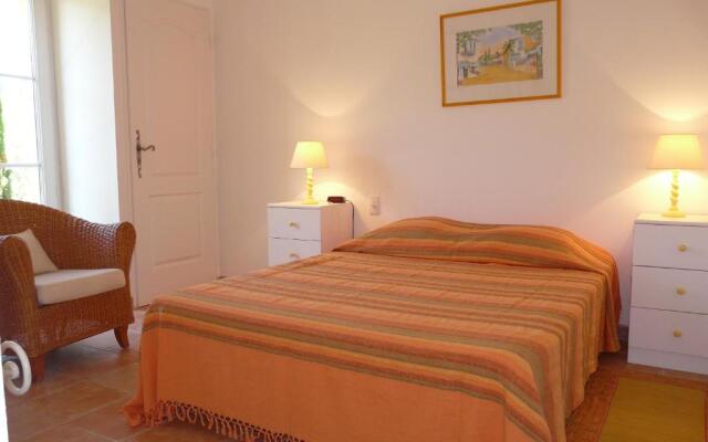 Agréable Villa Familiale Avec Piscine Chauffée, Grand Jardin, Située Proche du Centre du Village de Mouriès Au Coeur Des Alpilles, 10 Personnes, Ls1-140 Baguie Roso
