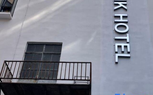 YUNIK E-sports Hotel (Shanghai Yan'an West Road)
