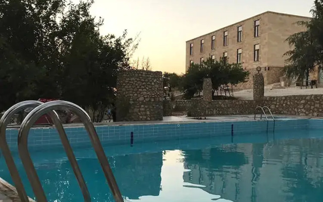Mariat Hotel