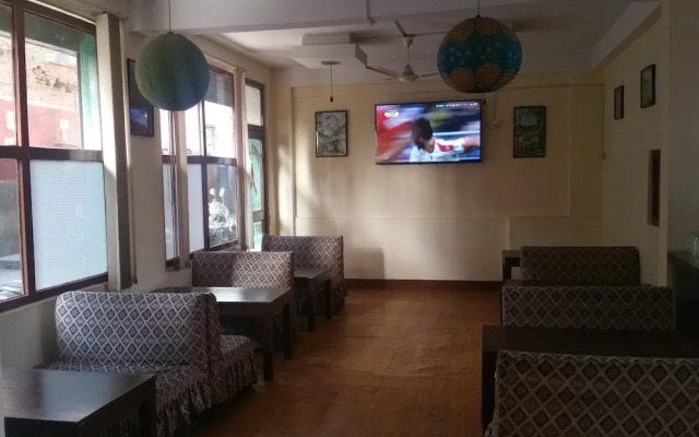 Hotel Holy Temple Tree & Chautari Cafe