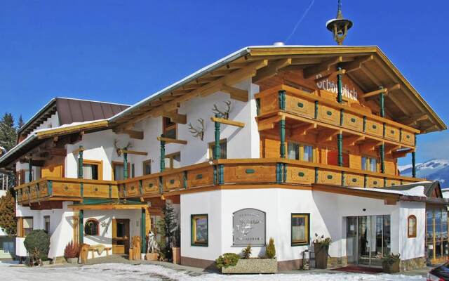 Spacious Holiday Home With Balcony, Sauna, Parking