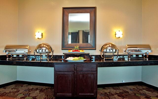 Holiday Inn New Orleans West Bank Tower by IHG