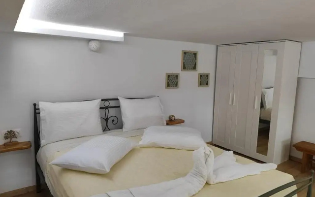 Isidora Apartments