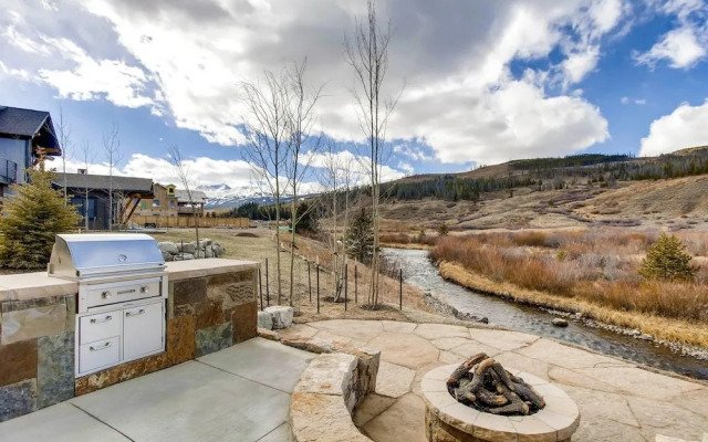 River Song At The Shores