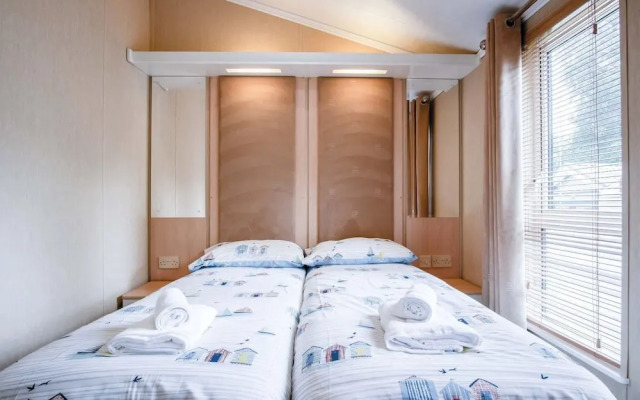 3 Manor Lodge - 2 Bedroom Lodge - Pendine