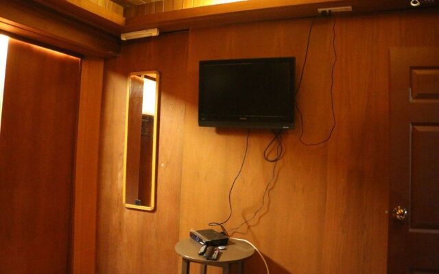 Eight Plus Hotel