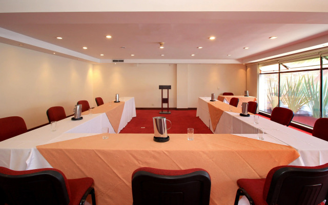 Hotel Windsor House Inn By GEH Suites