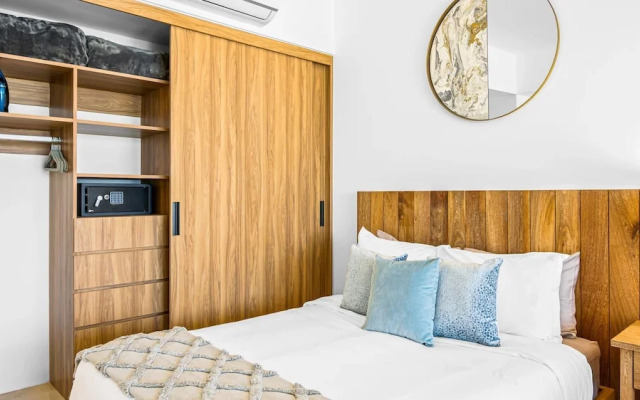 3BR with Private Pool on the Ocean