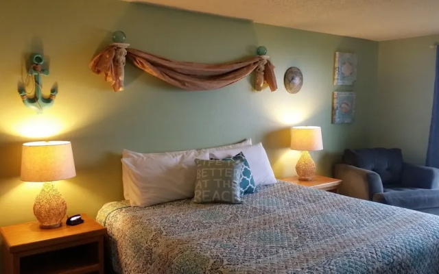 Silver Surf Motel